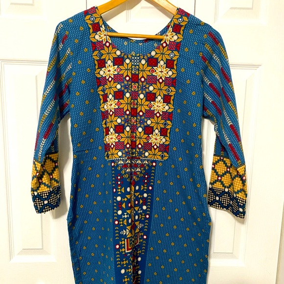 Dresses - Picture 1 of 4